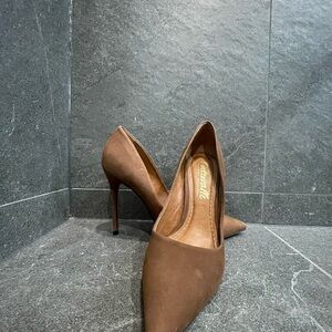 L'INTERVALLE Tan Pointed Toe Heels